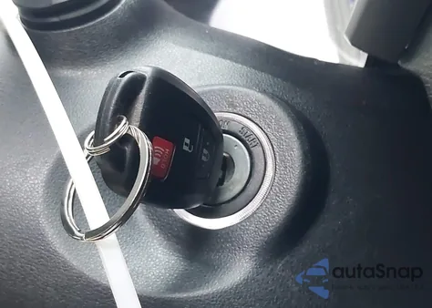 2017 Toyota Rav4 Le z USA, uszkodzony, nr VIN JTMBFREV3HJ138850